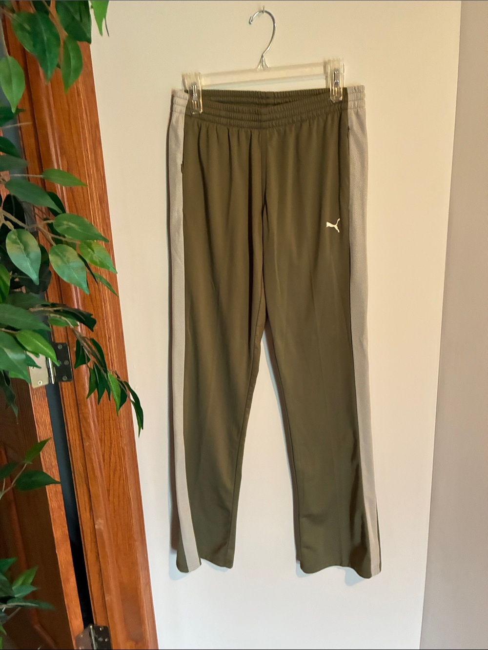 Puma TALL Women’s Olive Green Athletic pants/ Ivory Stripes. Sz. M